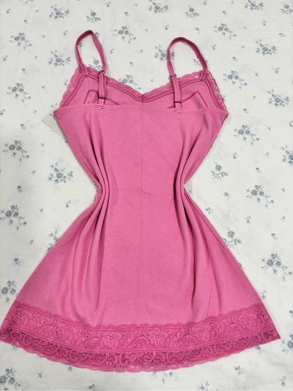 y2k-coquette style Hollister Co. Pink Lace-Trim Cami - Picture 4 of 4